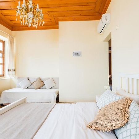 Lavantali Konak Otel Restoran Seferihisar Buitenkant foto
