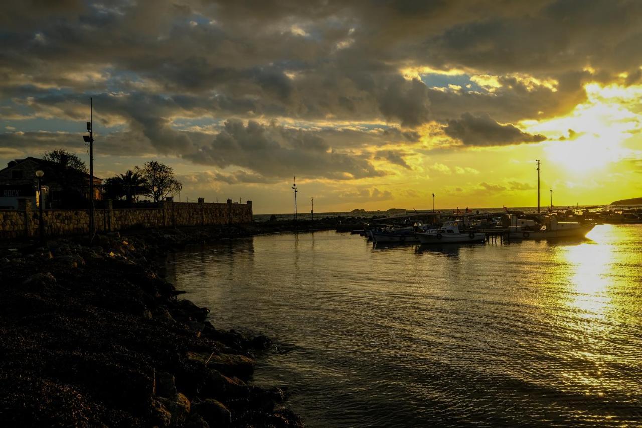 Lavantali Konak Otel Restoran Seferihisar Buitenkant foto