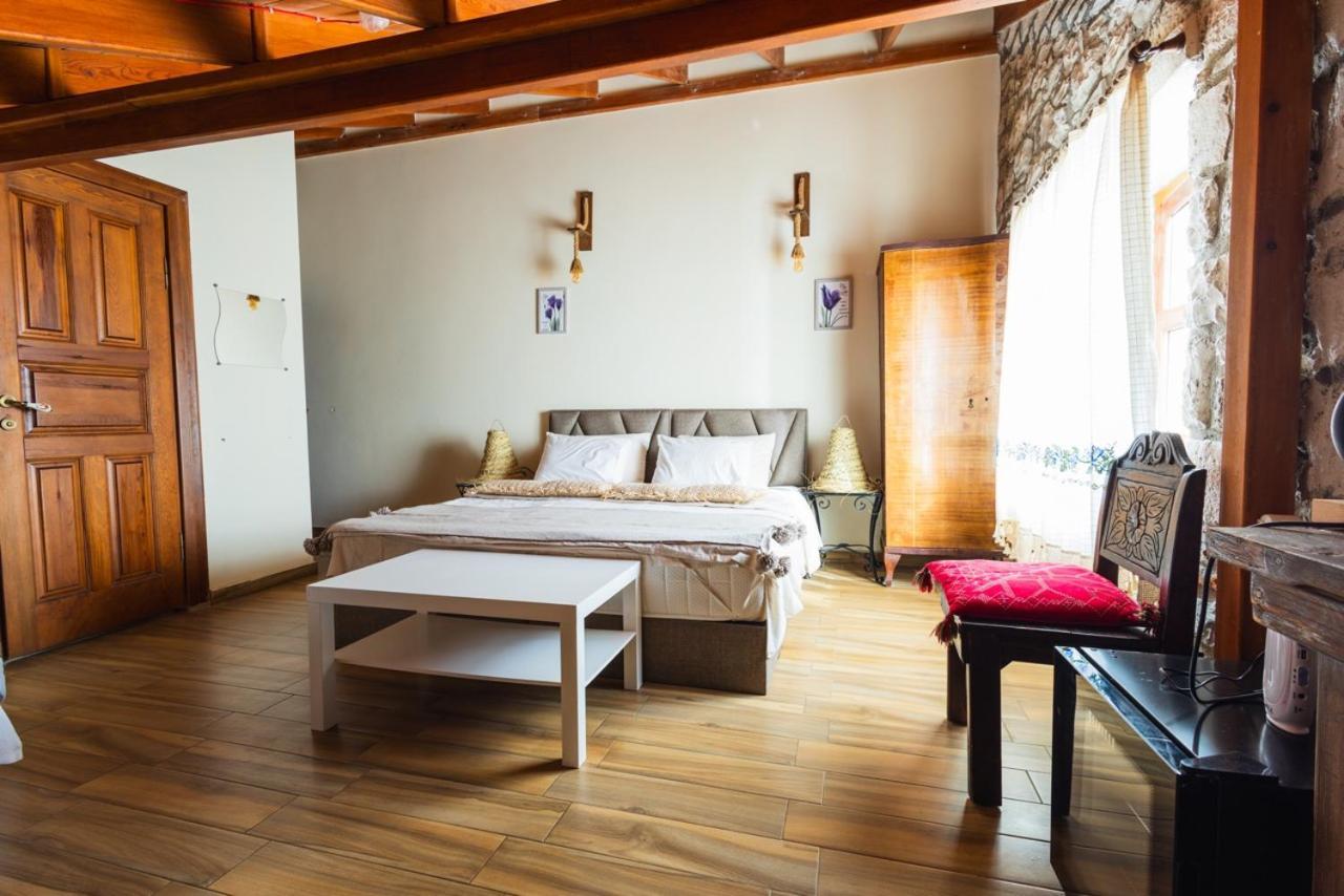 Lavantali Konak Otel Restoran Seferihisar Buitenkant foto