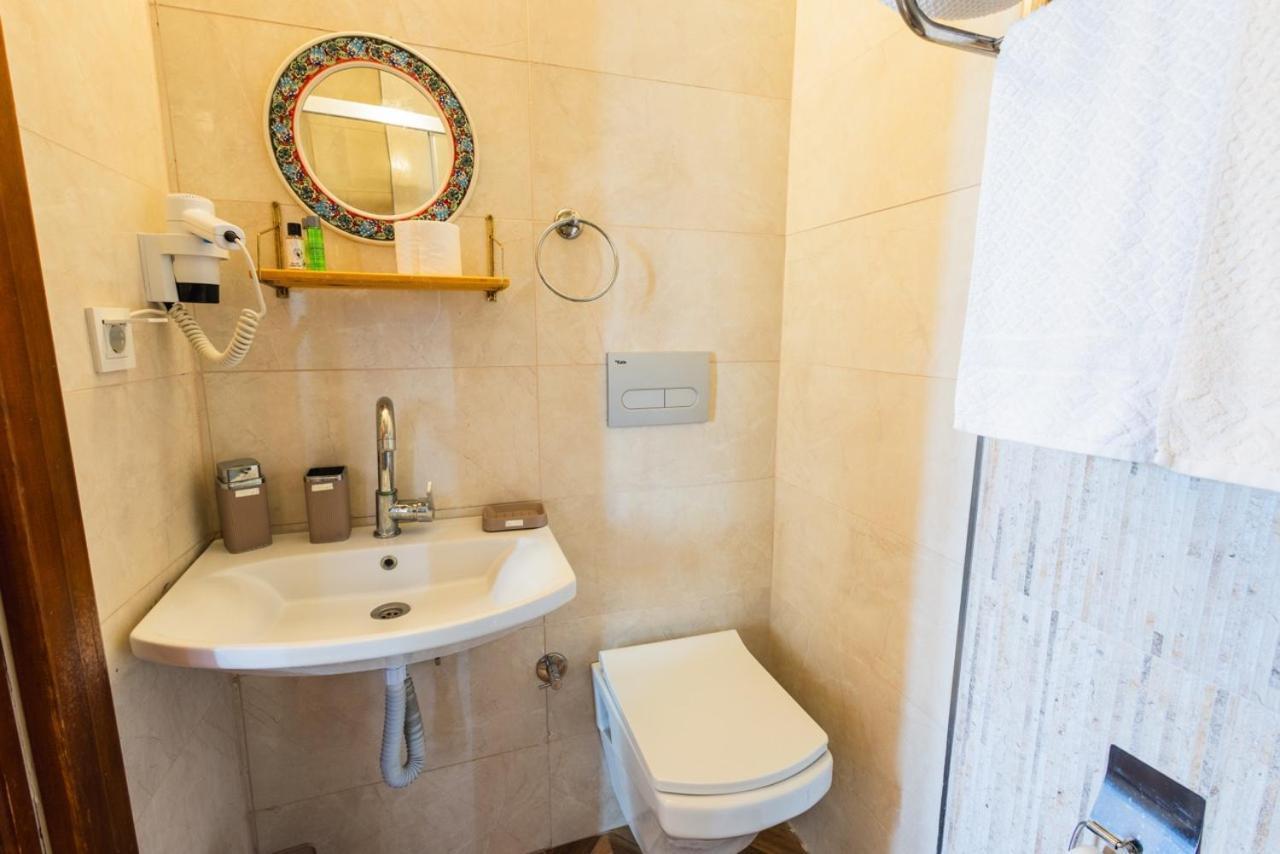 Lavantali Konak Otel Restoran Seferihisar Buitenkant foto